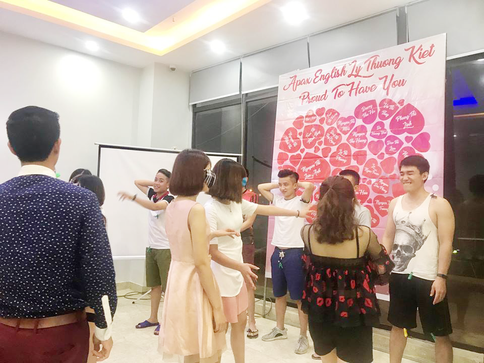 team buildig kết hợp gala dinner 2017 của trung tâm apax english lý thường kiệt