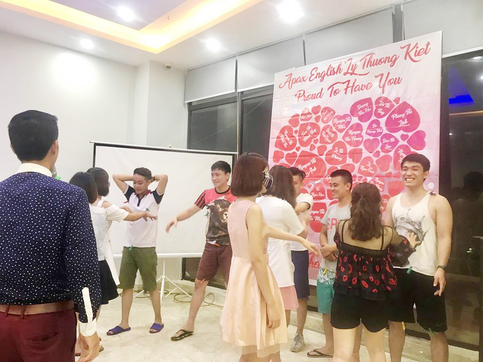 team buildig kết hợp gala dinner 2017 của trung tâm apax english lý thường kiệt