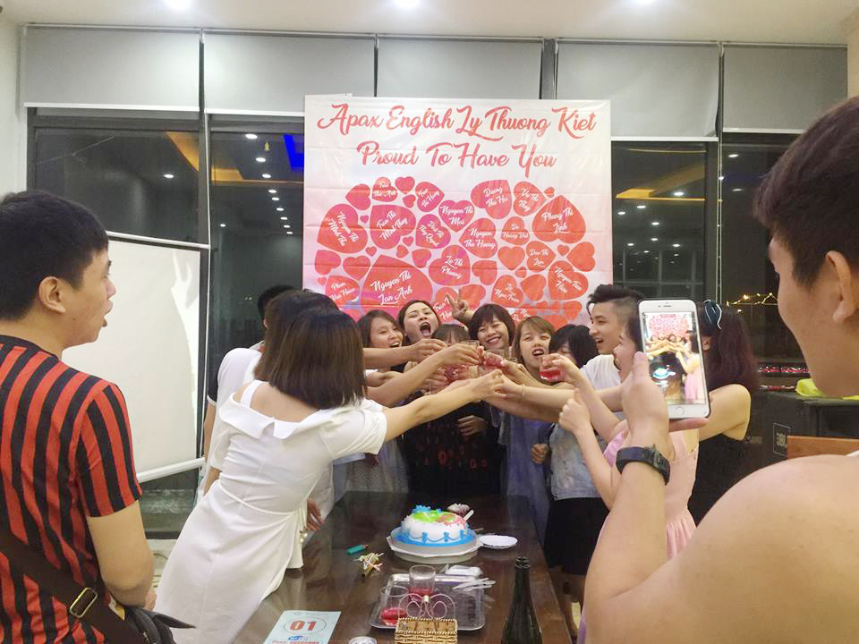 team buildig kết hợp gala dinner 2017 của trung tâm apax english lý thường kiệt
